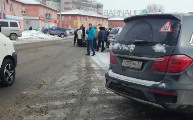 Пожилую женщину сбили на пешеходном переходе в Барнауле 