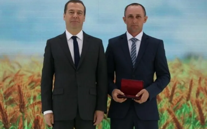 Дмитрий Медведев наградил лучших аграриев Алтайского края