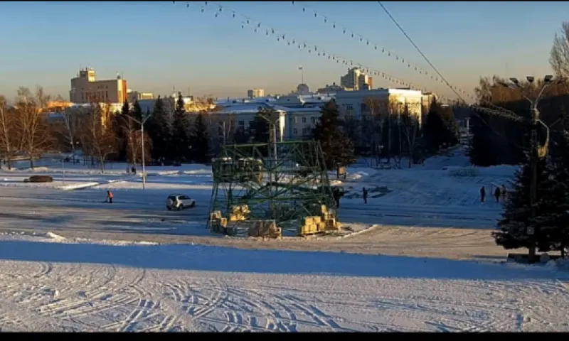 Веб-камеры К24: как идёт строительство главного снежного городка Алтайского края 