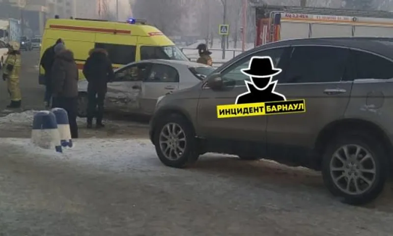 ДТП с участием двух иномарок произошло в центре Барнаула