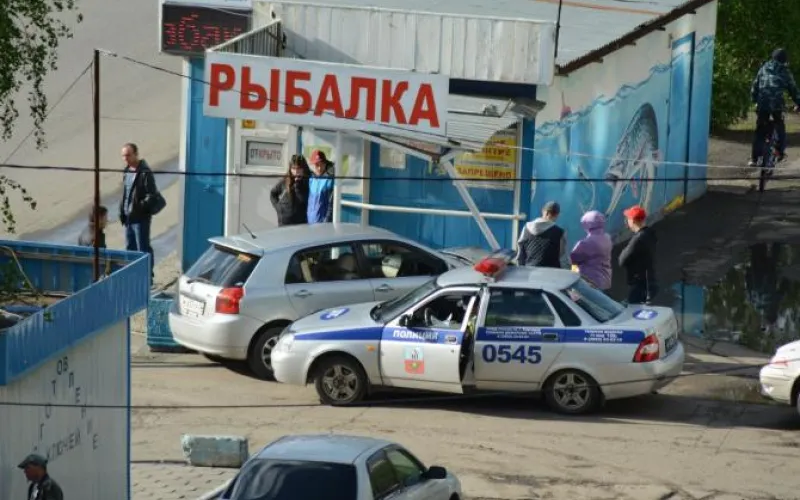 Нетрезвый водитель въехал в остановку в Барнауле