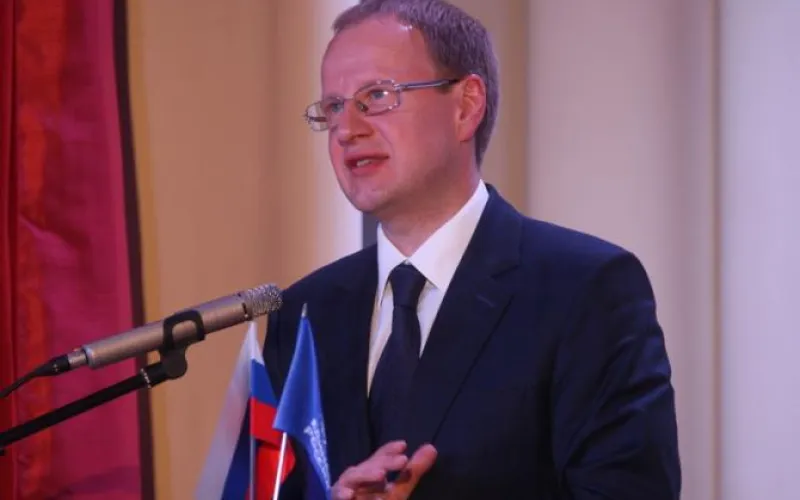 Виктор Томенко поздравил молодежь Алтайского края с праздником 