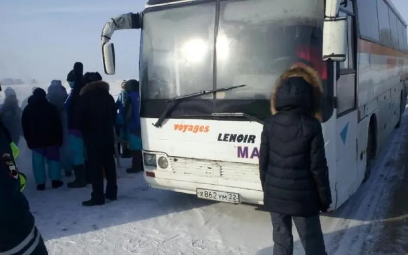 Бойцы «Снежного десанта», застрявшие на трассе, поблагодарили сотрудников ГИБДД за спасение