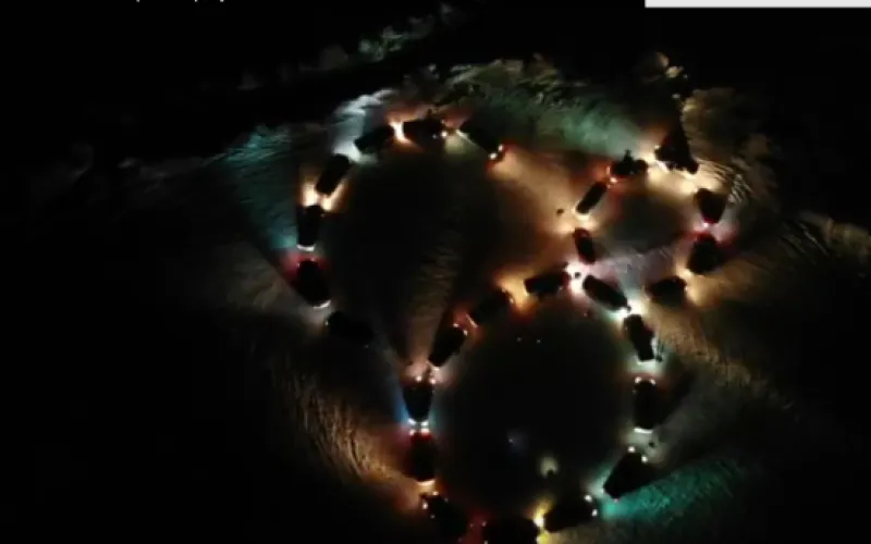 Алтайские автомобилисты поздравили женщин флешмобом 