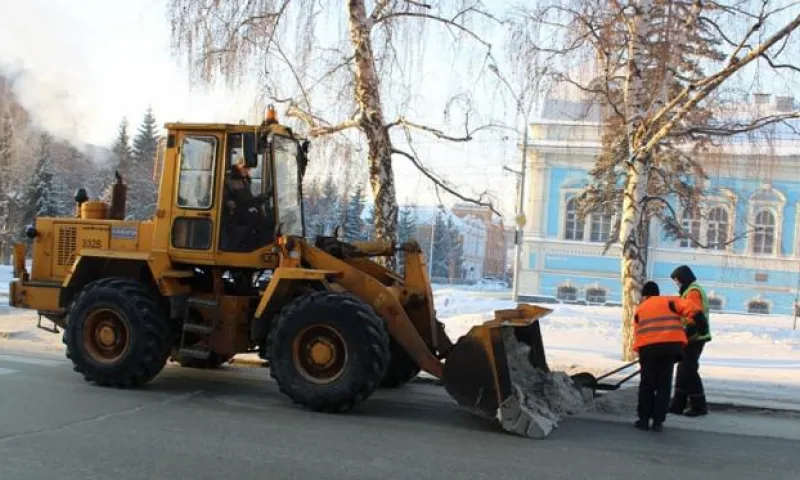 Более 2 тысяч кубометров снега вывезли за сутки с улиц Барнаула