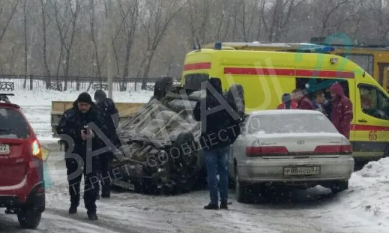 Фото: серьёзное ДТП произошло в Барнауле