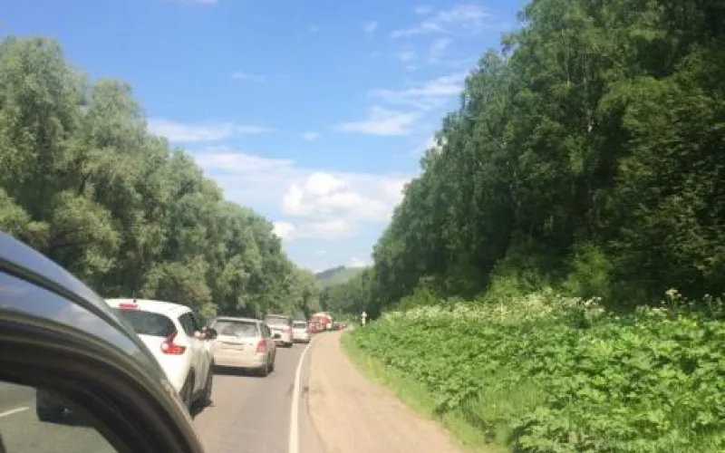 Пробка из отдыхающих образовалась в Республике Алтай