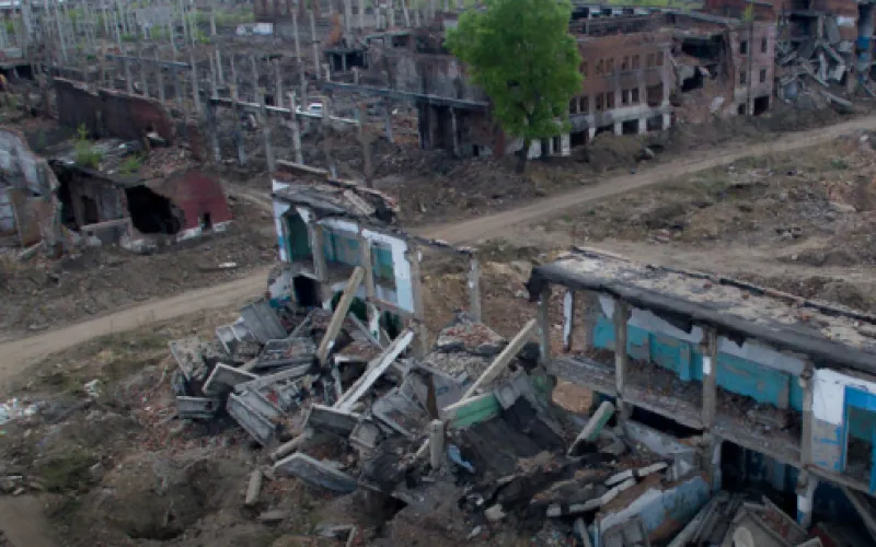 На месте бывшего тракторного завода в Рубцовске образовалась свалка