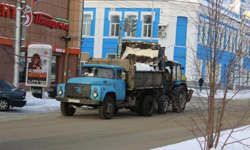 Почти 3 тысячи кубометров снега вывезли с улиц Барнаула за ночь