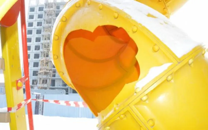 Новый игровой комплекс в Барнауле испортили вандалы 