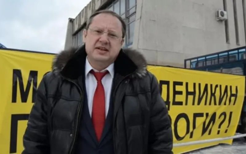 «Черный пиар – тоже пиар»: глава Бийска рассказал о ремонте дорог на фоне провокационного баннера