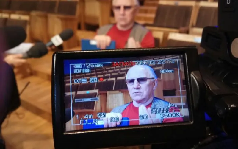 Народный артист России Валерий Баринов выступит с алтайским оркестром «Сибирь»