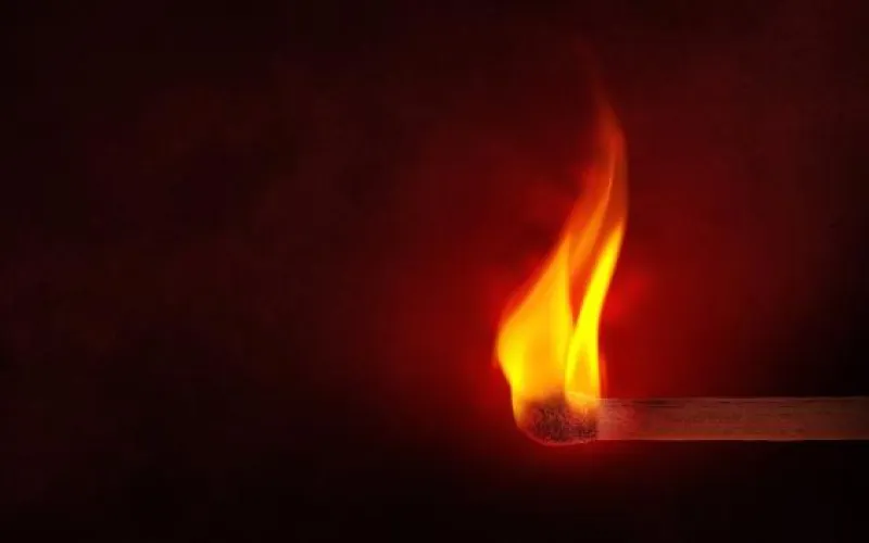 Пожар в жилом доме тушили десять человек в Барнауле