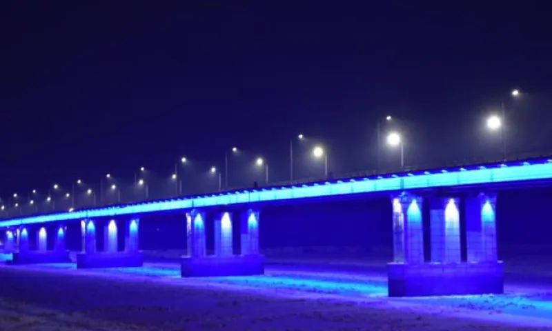 Подсветку установили на Новом мосту в Барнауле 