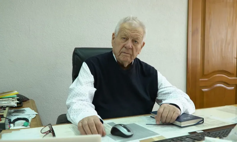 Алтайский промышленник Лев Калёнов получил звание Героя Труда