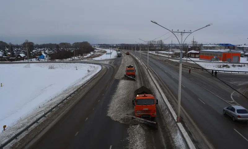 1010 кубометров снега вывезли прошедшей ночью с улиц Барнаула