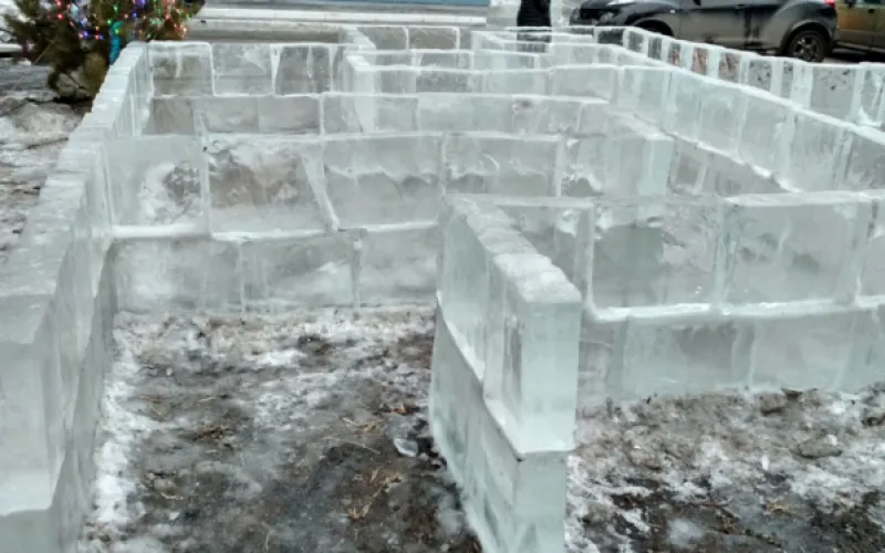 Двор с самым красивым новогодним оформлением выберут в Барнауле 