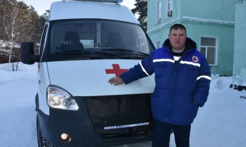 Медработники Завьяловского района получили новый автомобиль скорой помощи