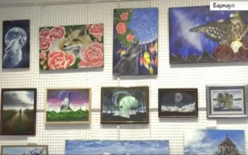 Выставка творческих работ молодых авторов открылась в Барнауле