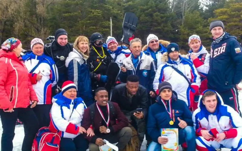 Африканец принял участие в заплыве моржей в Барнауле