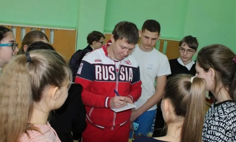 Алтайский чемпион провел занятие с барнаульскими школьниками