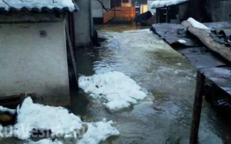 Дезинфицировать дома после паводка начали в Алтайском крае