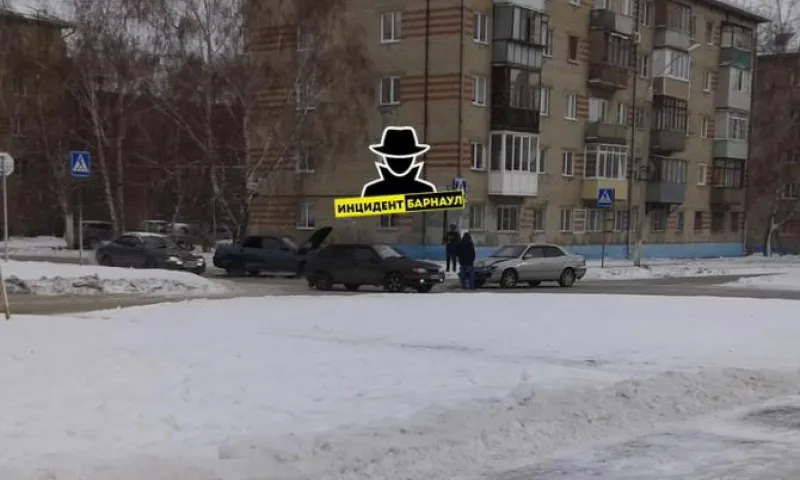 Соцсети: пятилетний ребёнок пострадал в ДТП в Барнауле