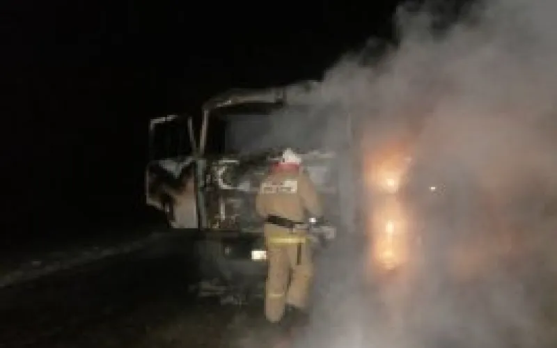 Грузовой автомобиль сгорел в Алтайском крае 