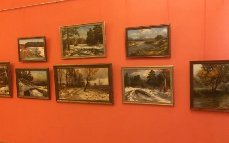 Выставка алтайского художника Антона Кондакова работает в галерее «Нагорная» 