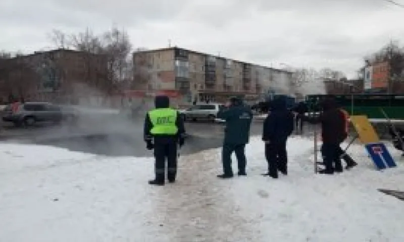 Стали известны причины образования ямы на дороге в Барнауле