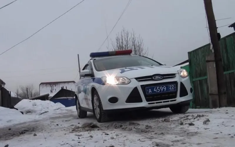 Полицейские спасли семью на пожаре в Алтайском крае