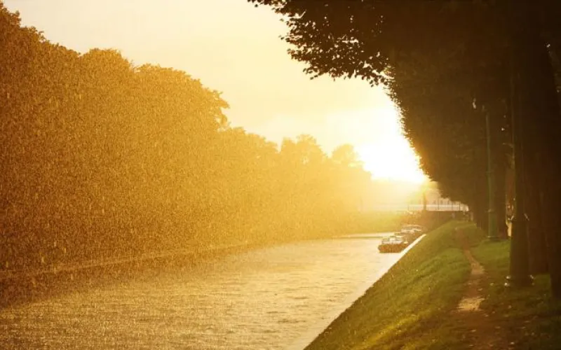 Жарко, местами небольшой дождь: о погоде 25 июня 