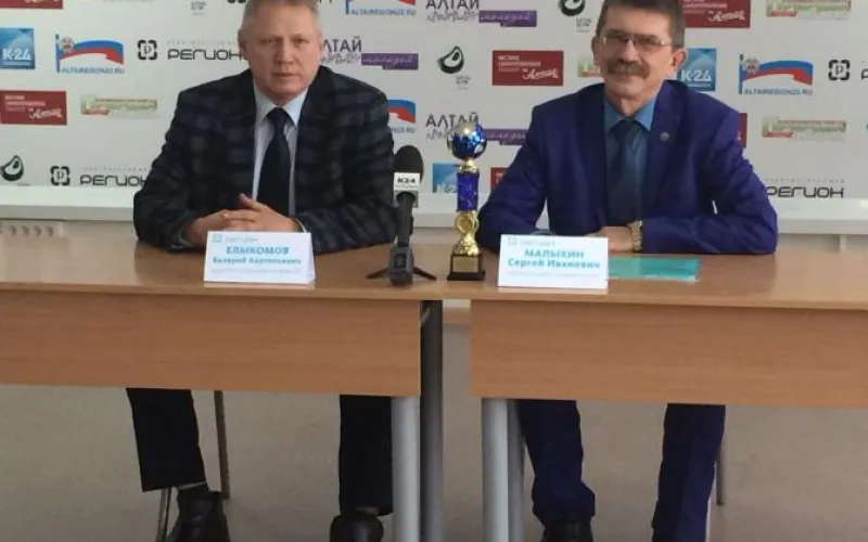 Пресс-конференция депутата Государственной Думы Валерия Елыкомова проходит в Издательском доме «Регион»