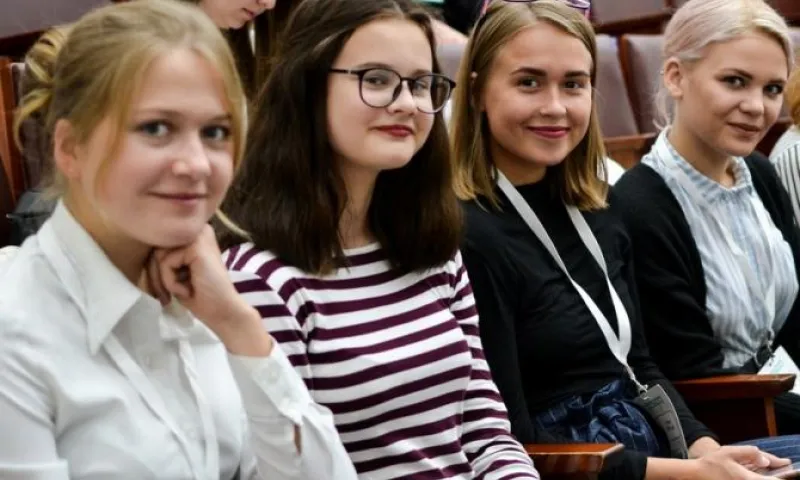 Студентам увеличили стипендии в Алтайском крае