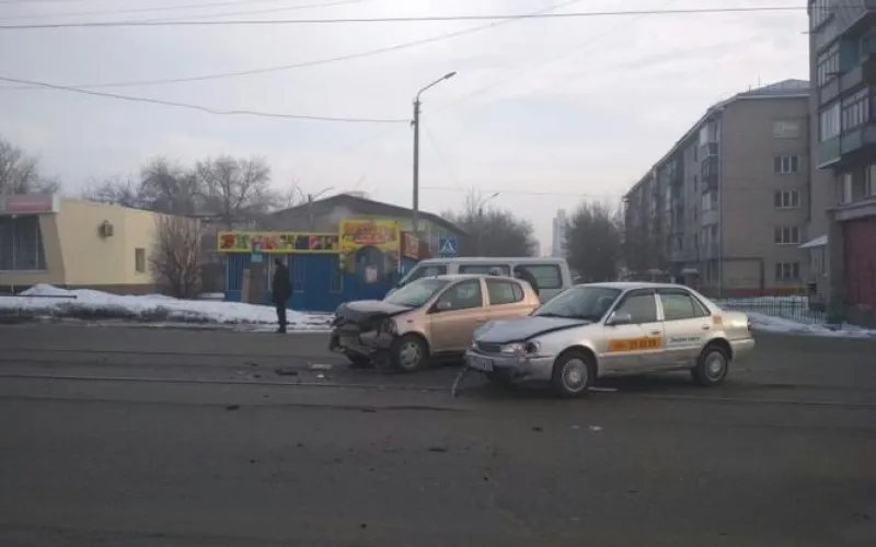 Движение трамваев встало в Барнауле из-за аварии на путях 