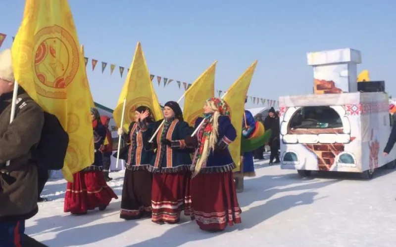 Гости не остались голодными: 22 000 блинов испекли на «Сибирской Масленице»