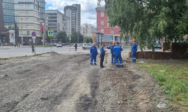 Сквер около медицинского университета начали благоустраивать в Барнауле