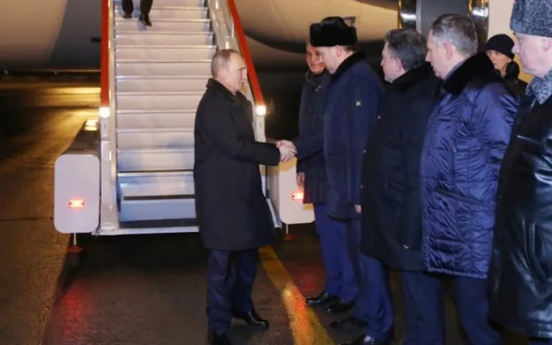 Владимир Путин в рамках визита в регионы СФО работает в Новосибирске