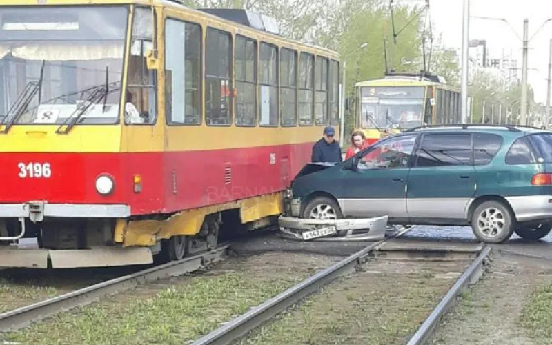 Движение трамваев в Барнауле приостановлено из-за ДТП 
