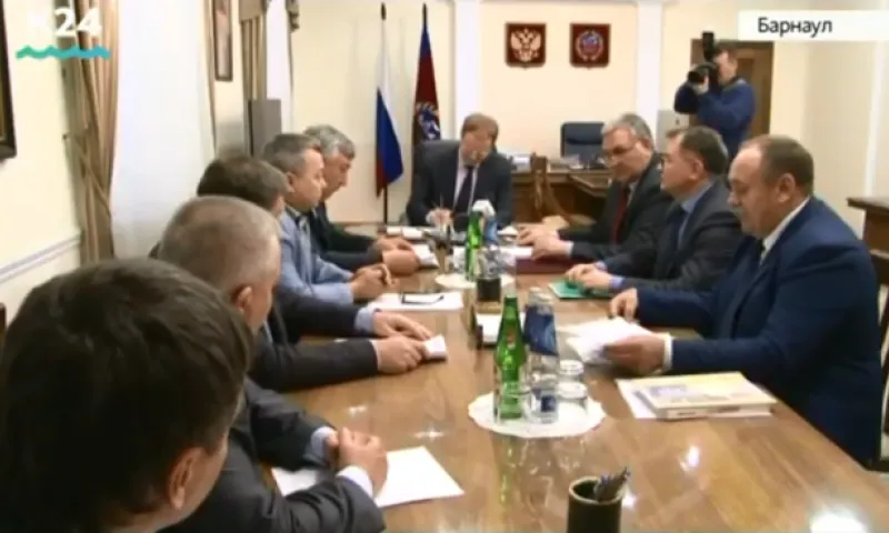 Виктор Томенко встретился с главами фермерских хозяйств Алтайского края