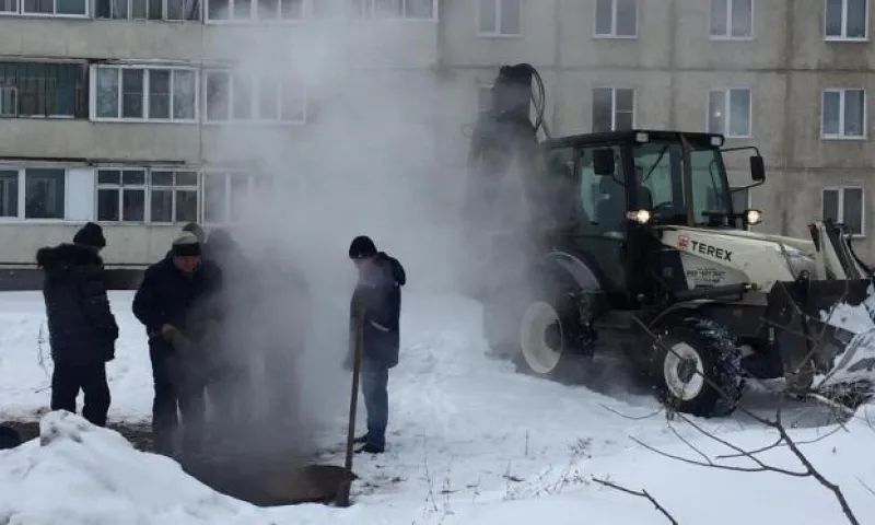 Коммунальную аварию устраняют в барнаульском посёлке Южный