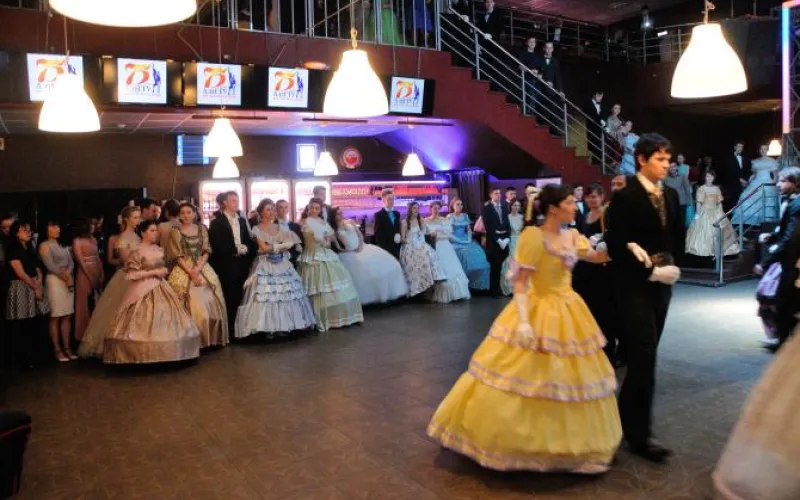 Классический вальс и полонез: в Барнауле состоится «Ползуновский бал» 