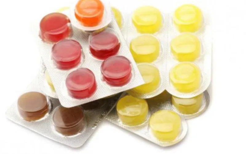 Минздрав планирует запретить рекламу леденцов от боли в горле в России