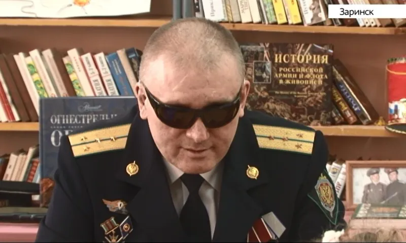 «Живут такие люди»: Руслан Климочкин ослеп, спасая сослуживцев