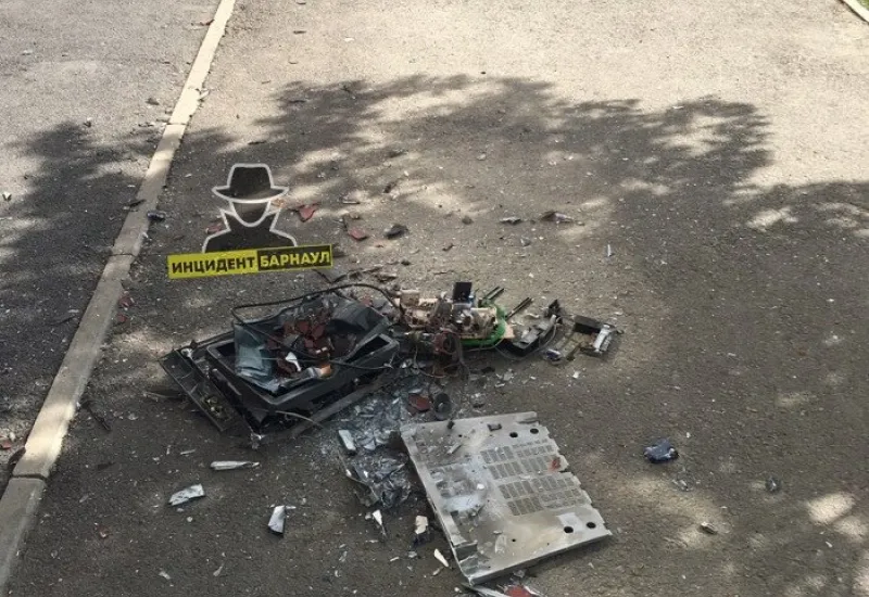 Соцсети: неизвестные выбросили телевизор из окна многоэтажки