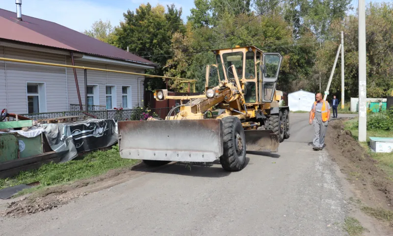 В Барнауле продолжают асфальтировать дороги частного сектора