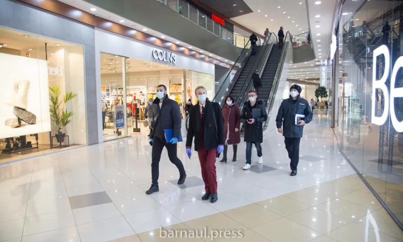 В торговых центрах Барнаула проверили соблюдение антиковидных ограничений