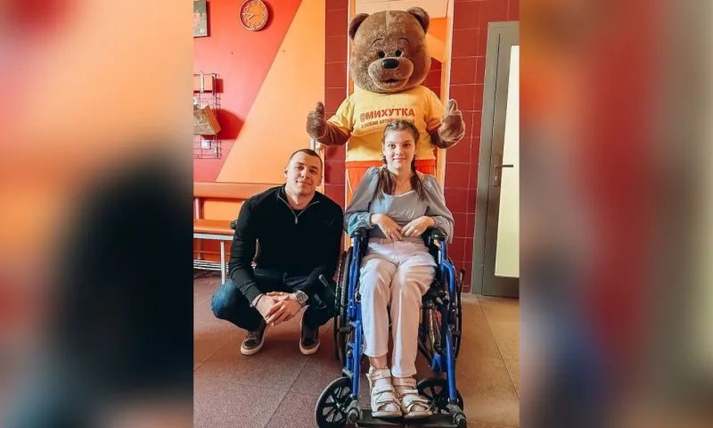 Рэпер MACAN встретился с юной фанаткой из Барнаула