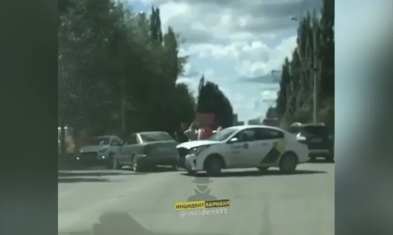В Индустриальном районе Барнаула произошло ДТП