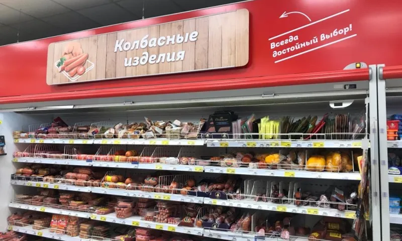 Алкоголь, сладости и нитриловые перчатки: полицейские задержали ночного вора в Горняке